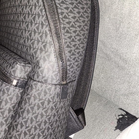 Michael kors back pack - Picture 3 of 10